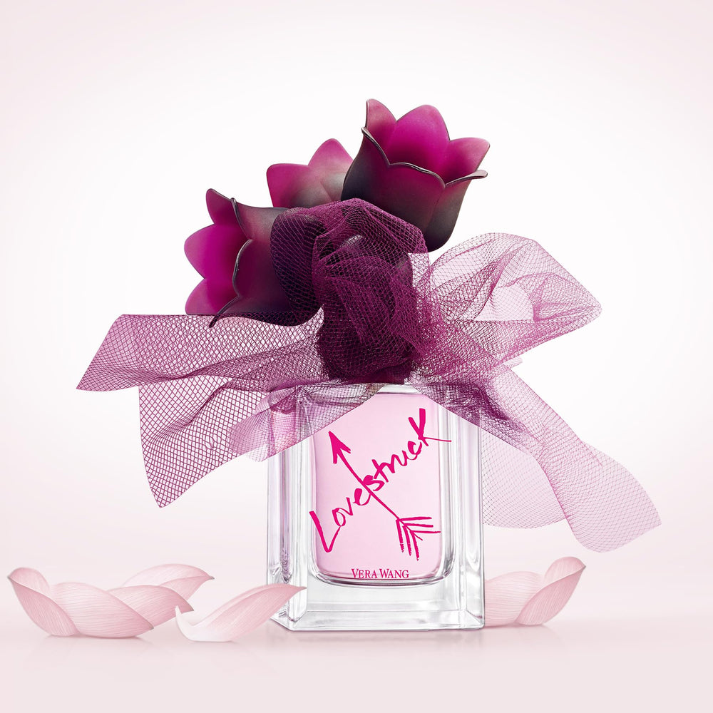 Vera Wang Love Struck packaging box presents a gift-ready presentation.