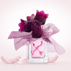 Vera Wang Love Struck packaging box presents a gift-ready presentation.