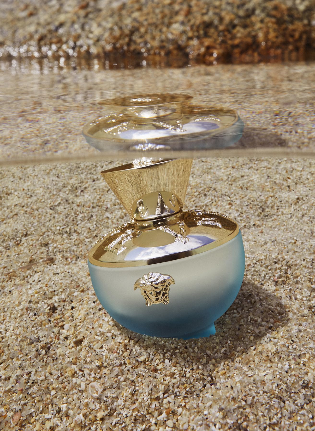 Versace Dylan Turquoise notes close-up hint at citrus freshness and warm cedar.