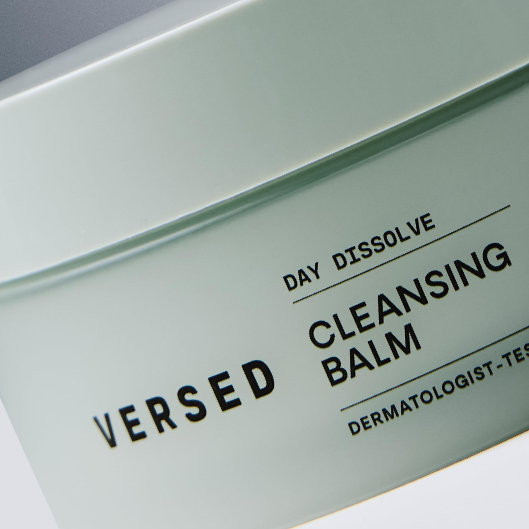 Versed Day Dissolve with eucalyptus oil suggesting refreshing cleanse
