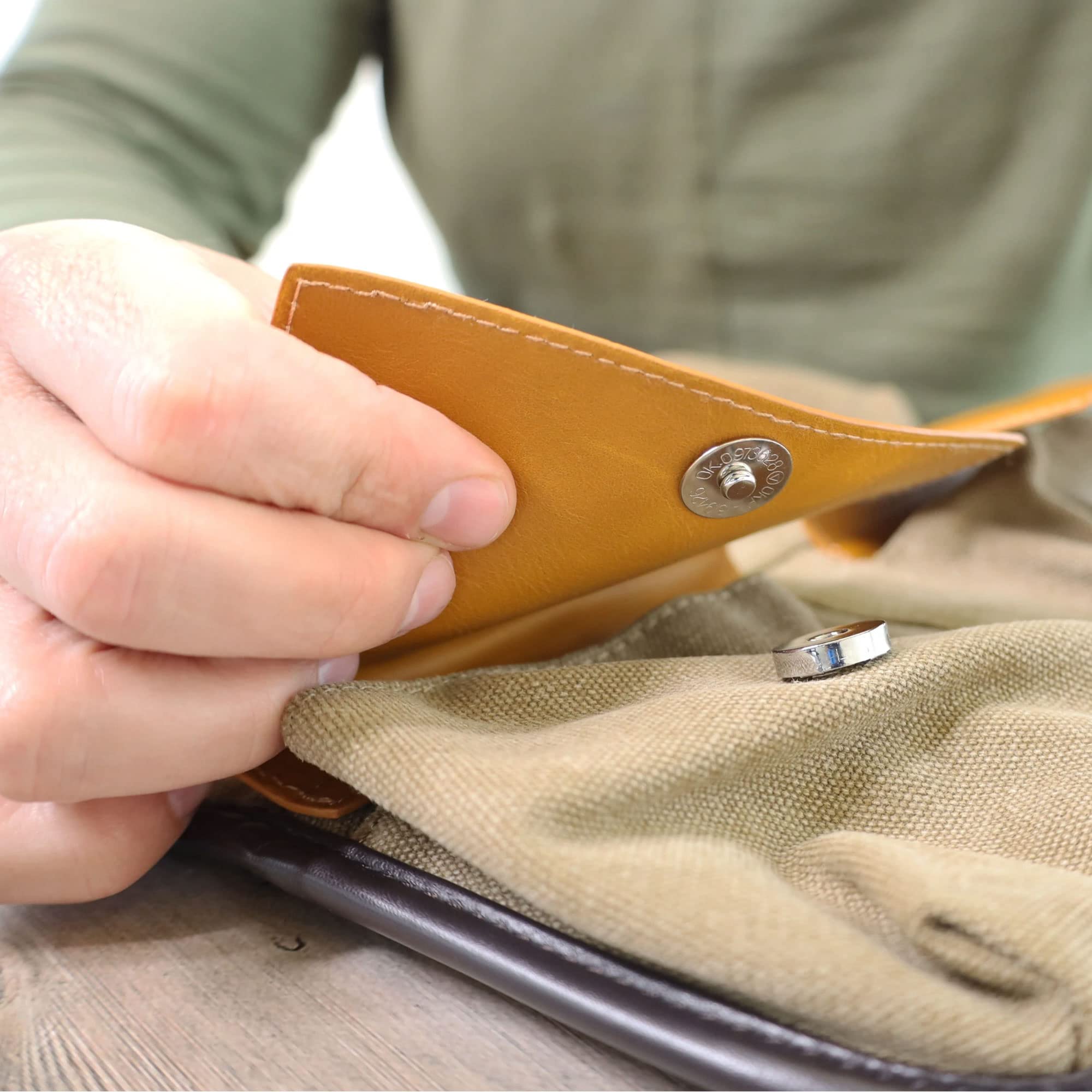 Vetelli Leather Toiletry Bag for Men snap pockets keep small items secure.