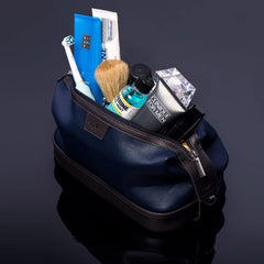 Vetelli Leo interior loops secure razors or brushes during travel.