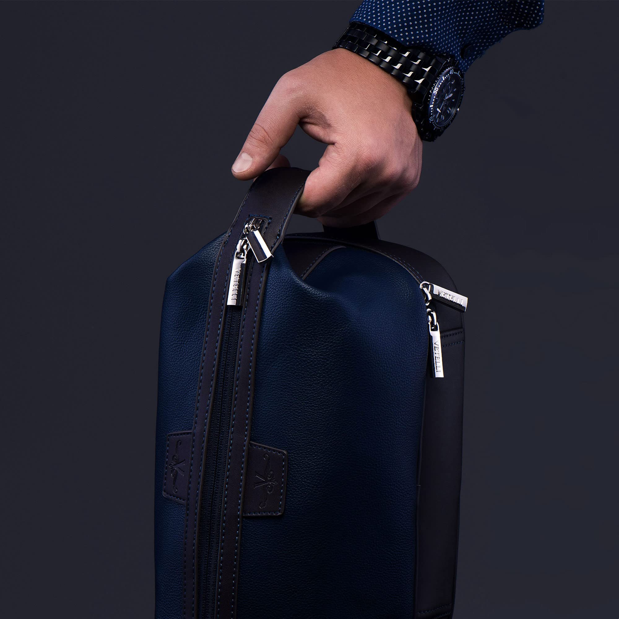 Vetelli Leo magnetic hidden clasp offers a secure, elegant closure.