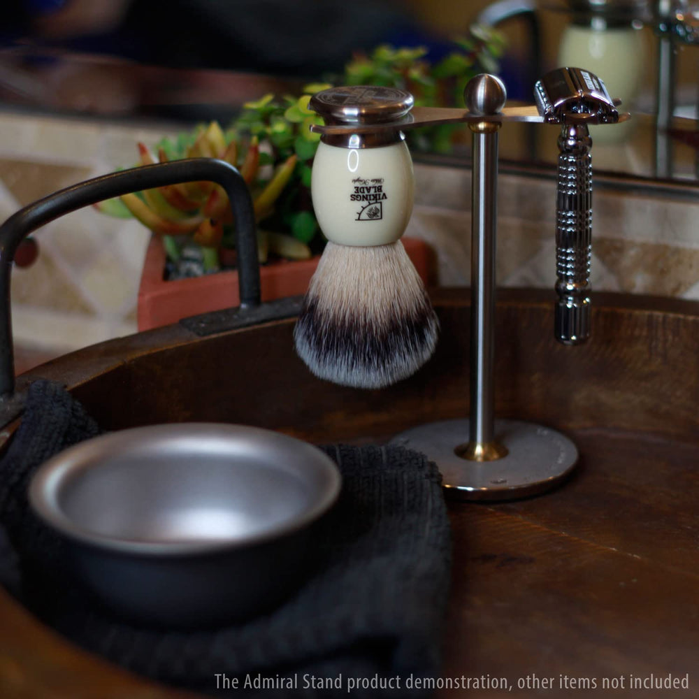 Vikings Blade Admiral stand closeup highlights 0.71-inch razor and 1.10-inch brush openings.