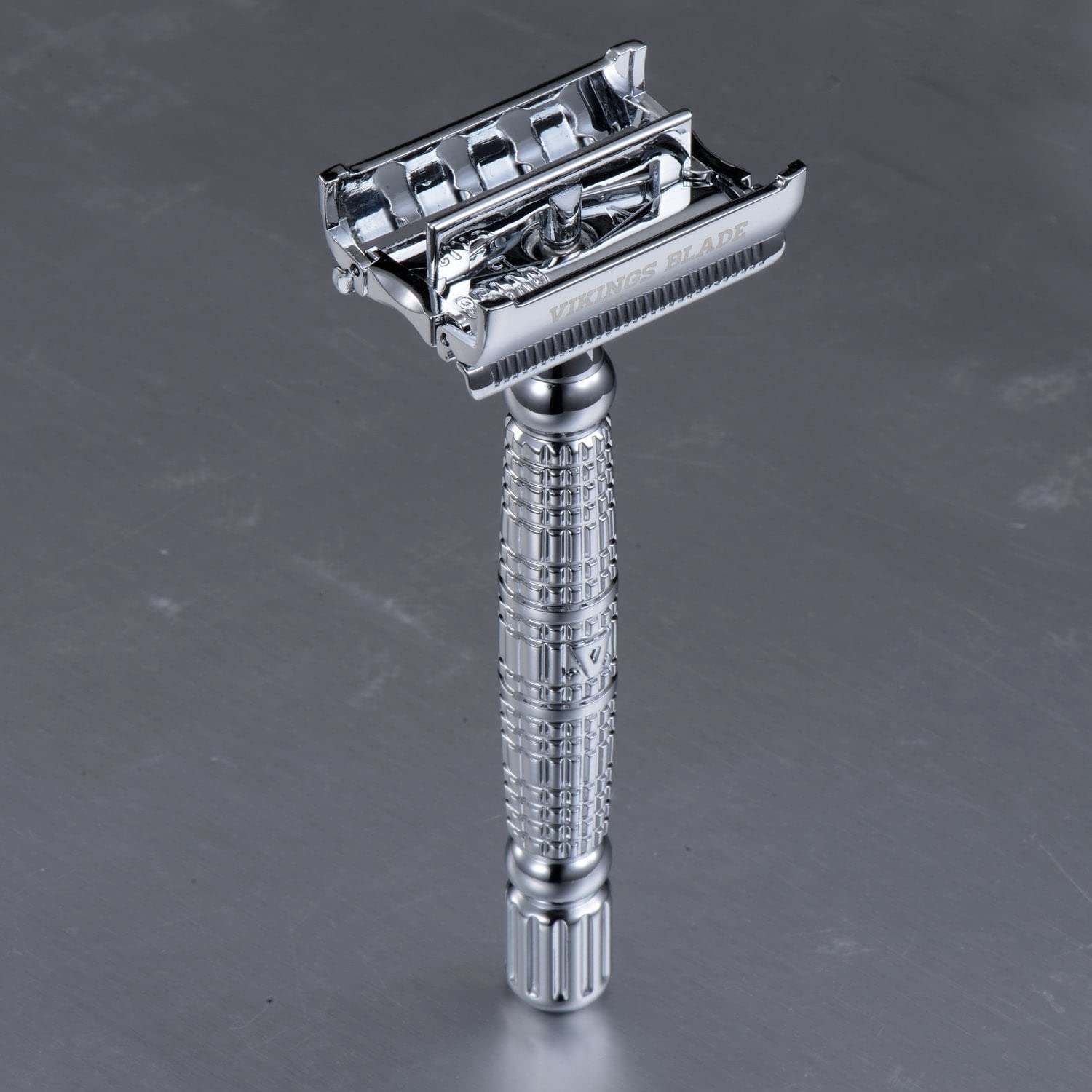 Vikings Blade five platinum-coated Swedish steel blades for smooth, mild replacement options.