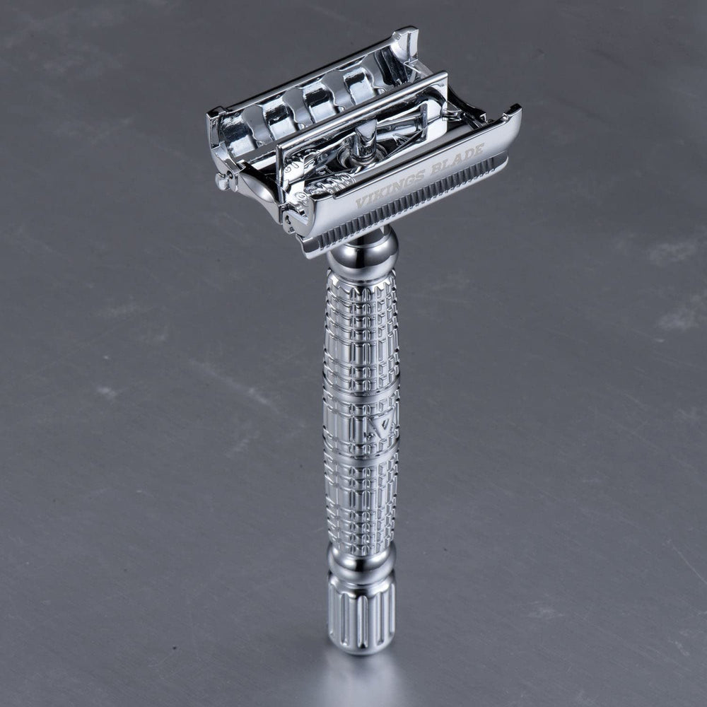 Vikings Blade five platinum-coated Swedish steel blades for smooth, mild replacement options.