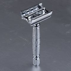 Vikings Blade five platinum-coated Swedish steel blades for smooth, mild replacement options.