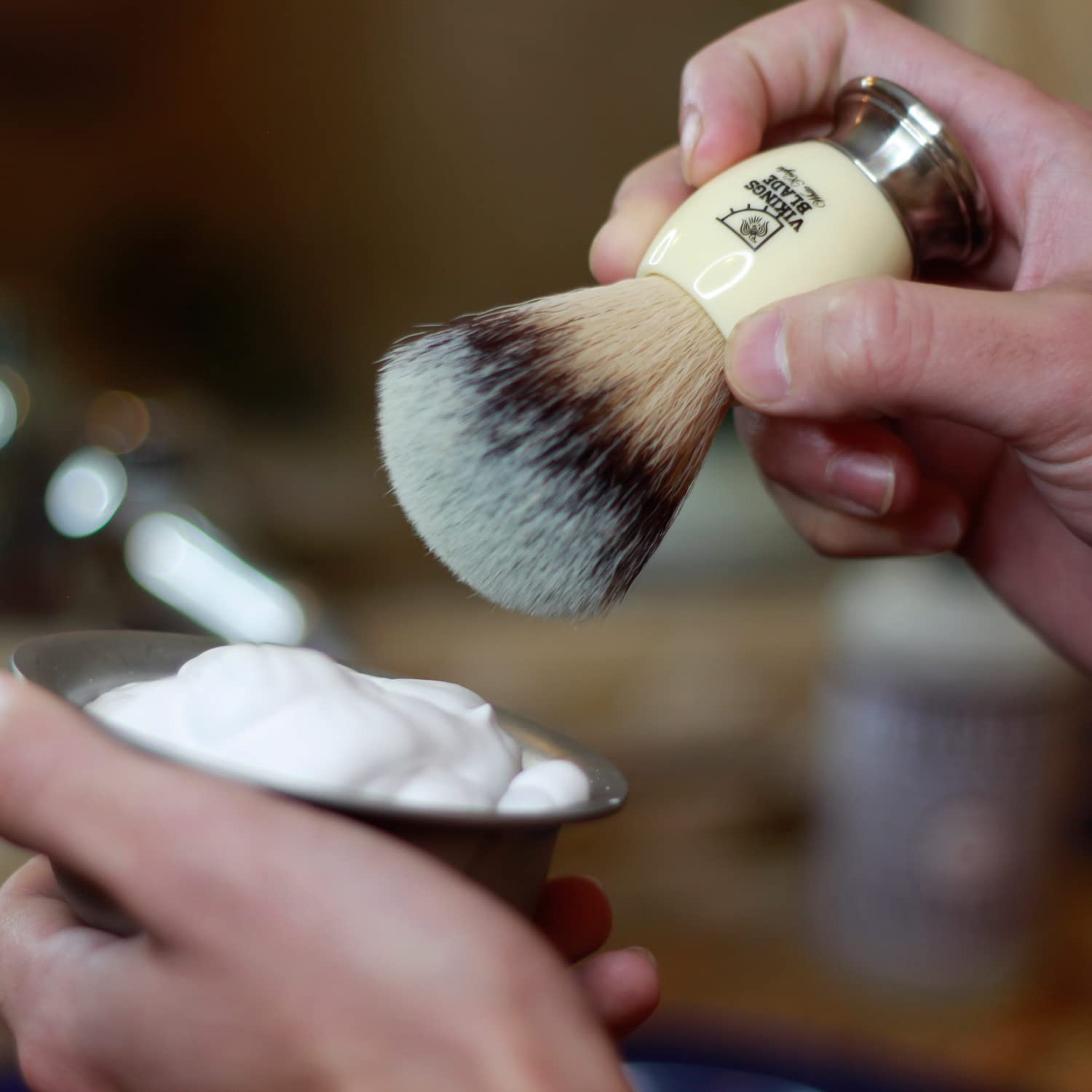Vikings Blade White Knight fast-lather demo showcases quick, rich foam.