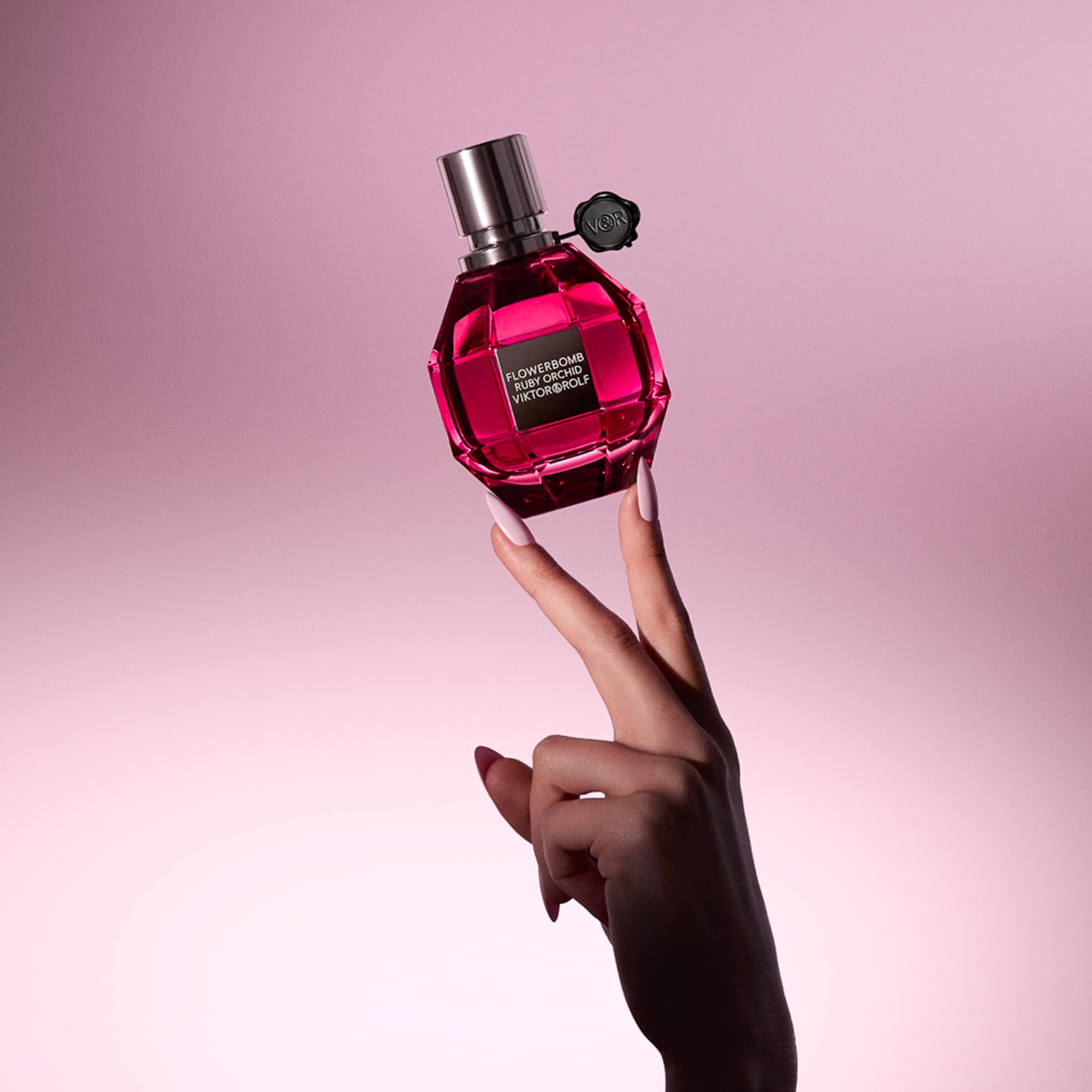 Viktor&Rolf Flowerbomb Ruby Orchid ornate-cap close-up emphasizes premium craftsmanship.
