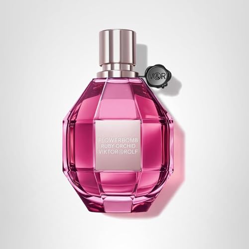 Viktor&Rolf Flowerbomb Ruby Orchid vanity-scene conveys everyday elegance.