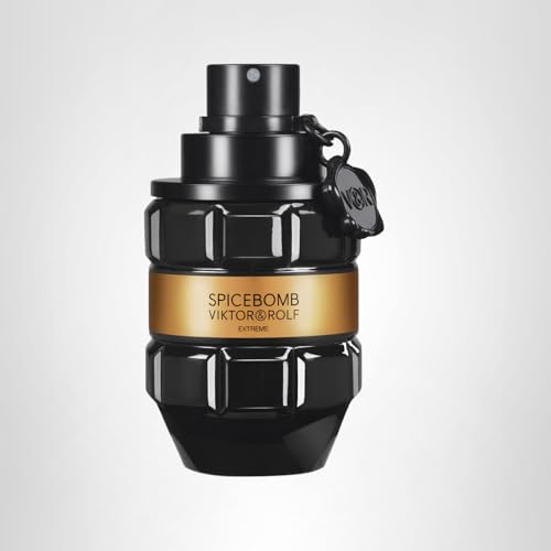 Viktor&Rolf Spicebomb Extreme wooden display ambience hints sophisticated style.