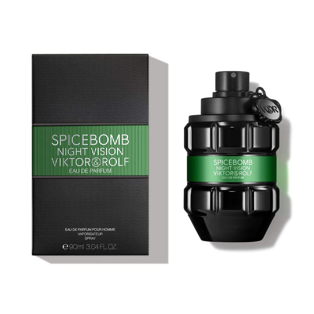 Viktor&Rolf Spicebomb Nightvision spray mist reveals spicy-green profile at first spray.