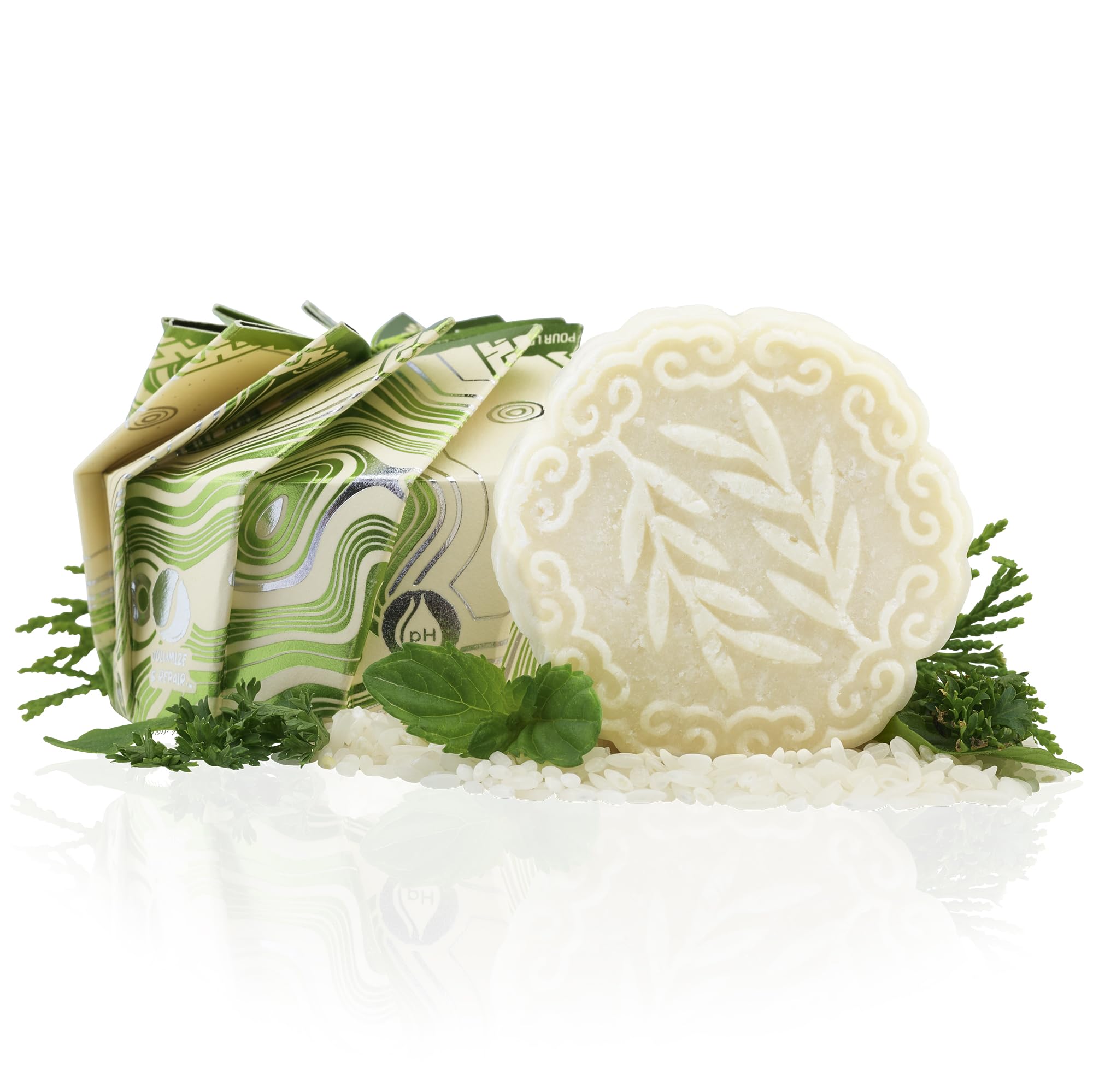 Viori Tea Tree Mint Shampoo Bar bottle pour for refreshing cleanse