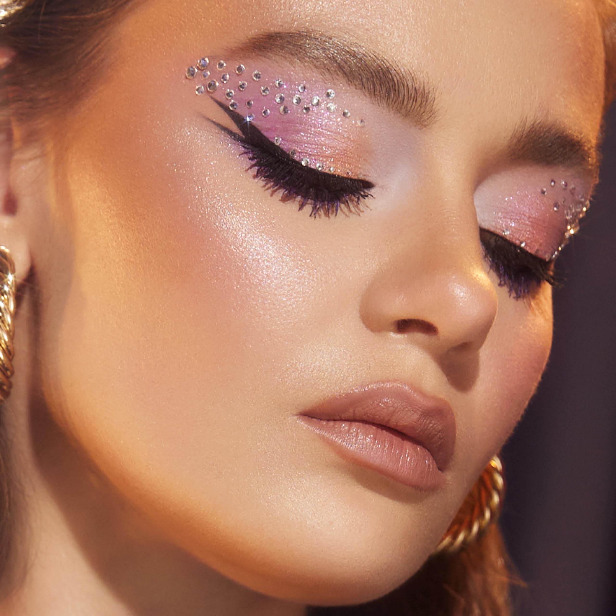 Vivienne Sabó Cabaret Premiere Eyeliner Pen fast-drying formula minimizes smudges.