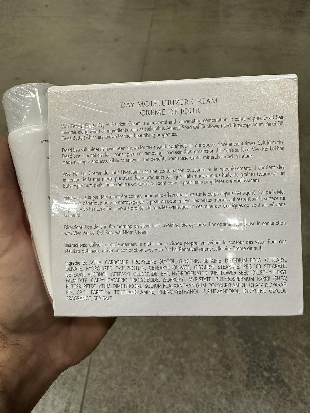 Vivo Per Lei packaging open-shot suggests easy daily ritual and routine use