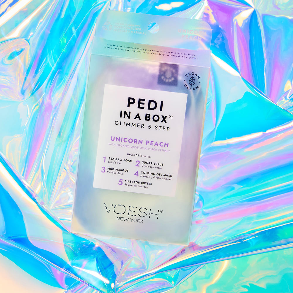 VOESH Glimmer mud masque nourishes feet for a brighter-looking complexion.