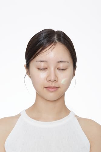 VT COSMETICS Reti-A Reedle Shot emulsion texture emphasizes gentle absorption and plump feel.