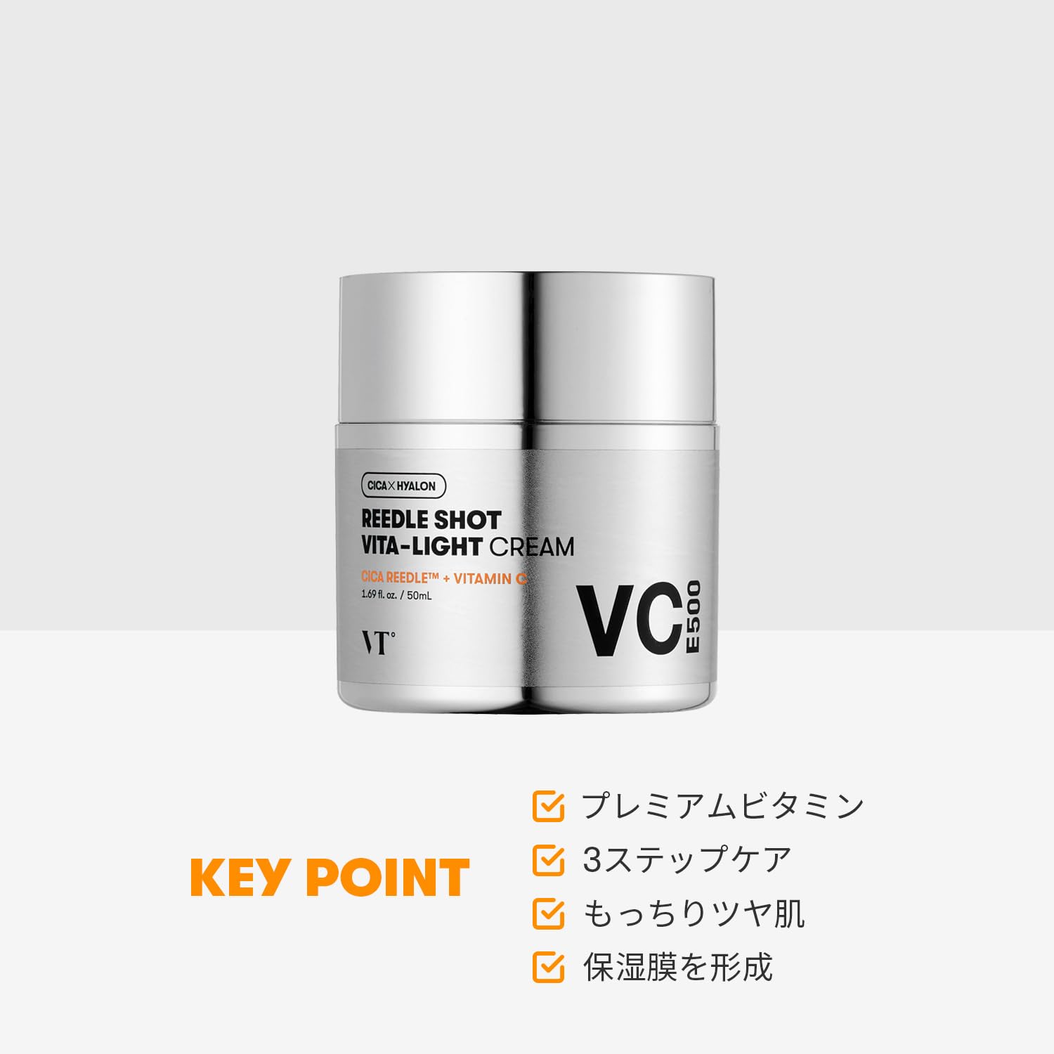 Vita-Light Cream texture closeup revealing creamy, smooth consistency for daily hydration.