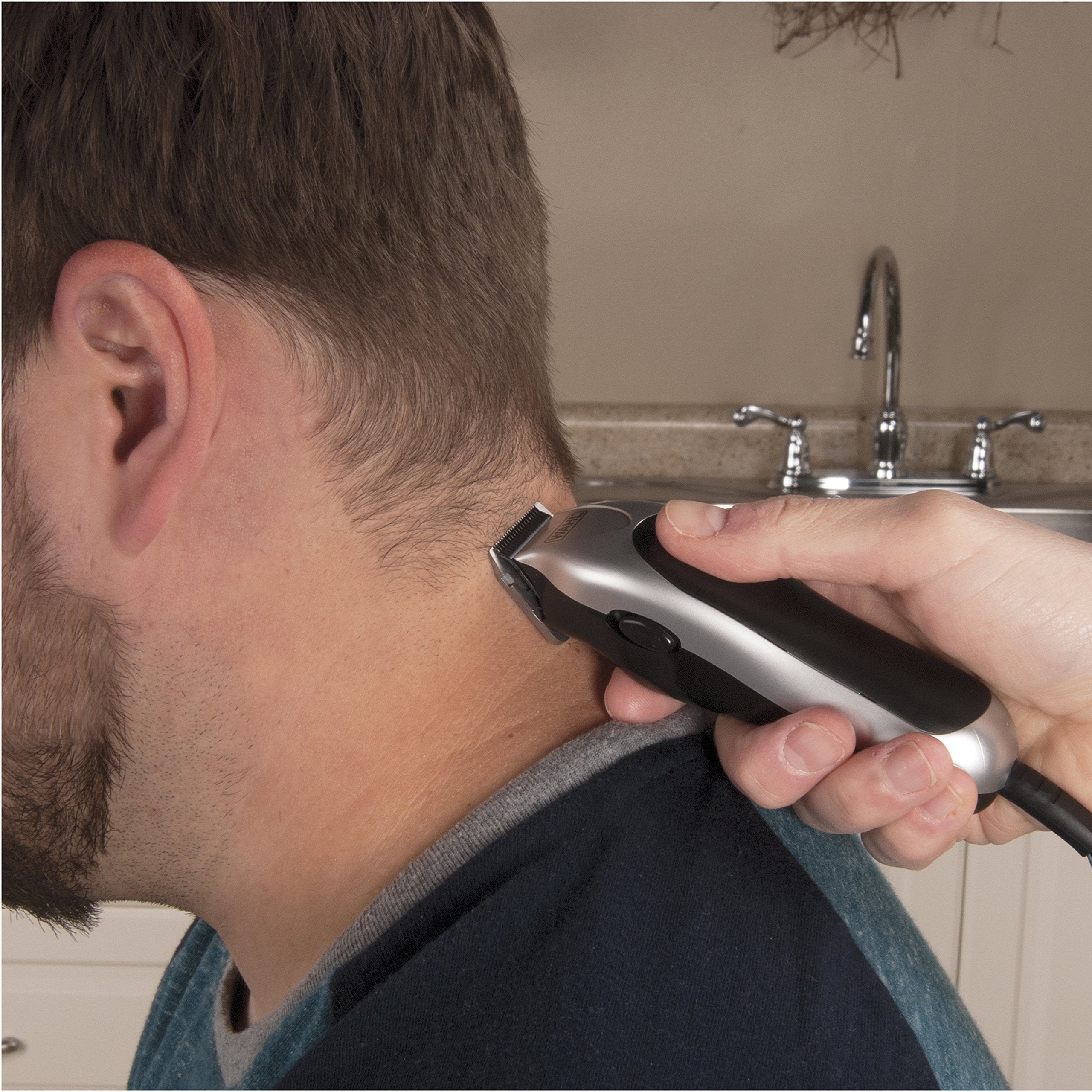 Wahl Mini Pro Clipper Kit storage pouch keeps gear organized on trips.