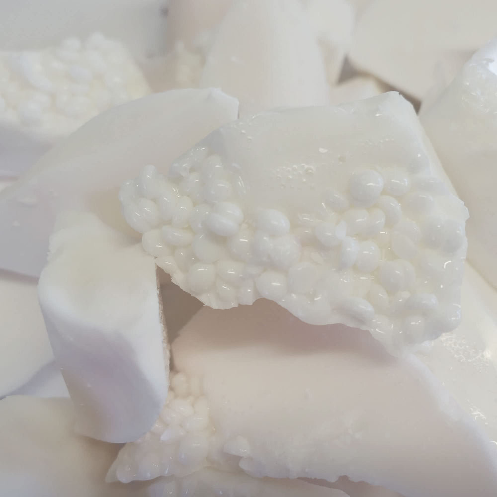 Waxness made in Italy coconut wax reflects premium salon-quality production