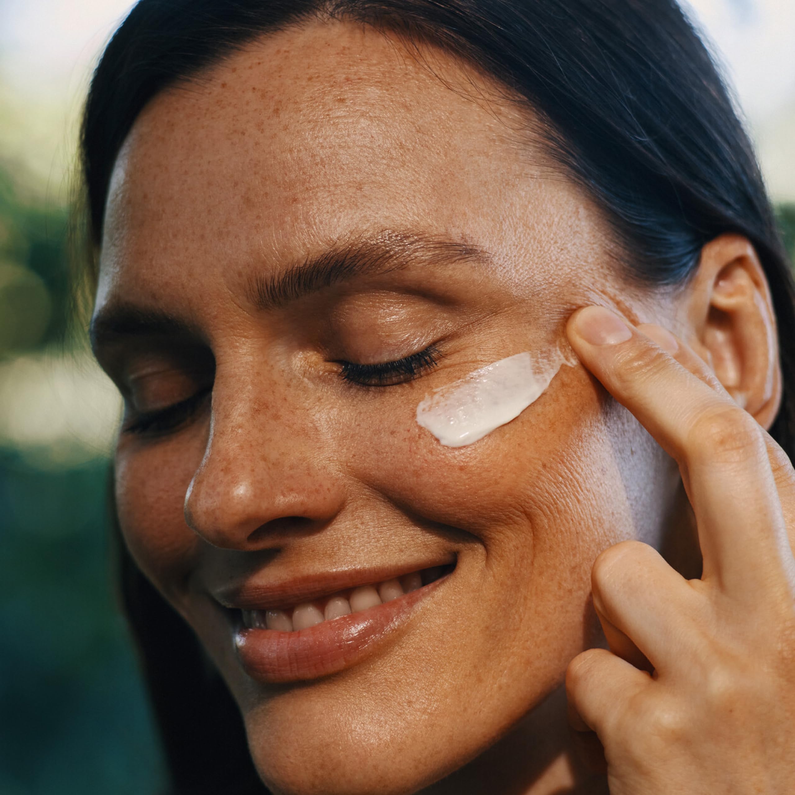 Weleda Plumping Night Cream maca peptides visual highlighting firming feel