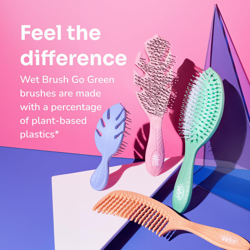 Wet Brush Go Green flexible bristle action on textured hair