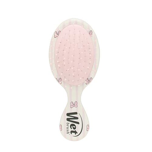Wet Brush Minnie bristles close-up showing IntelliFlex smooth glide.