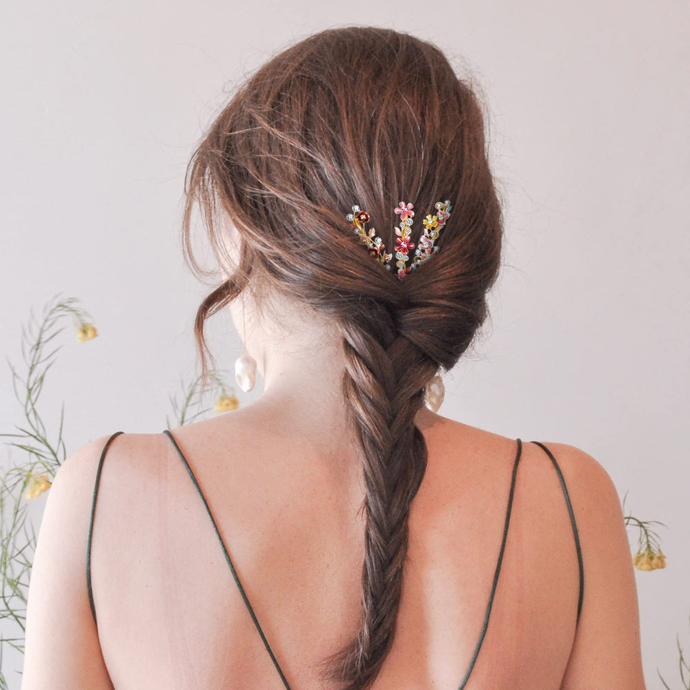 Willbond wedding party hair clip elevates formal looks with vintage charm.