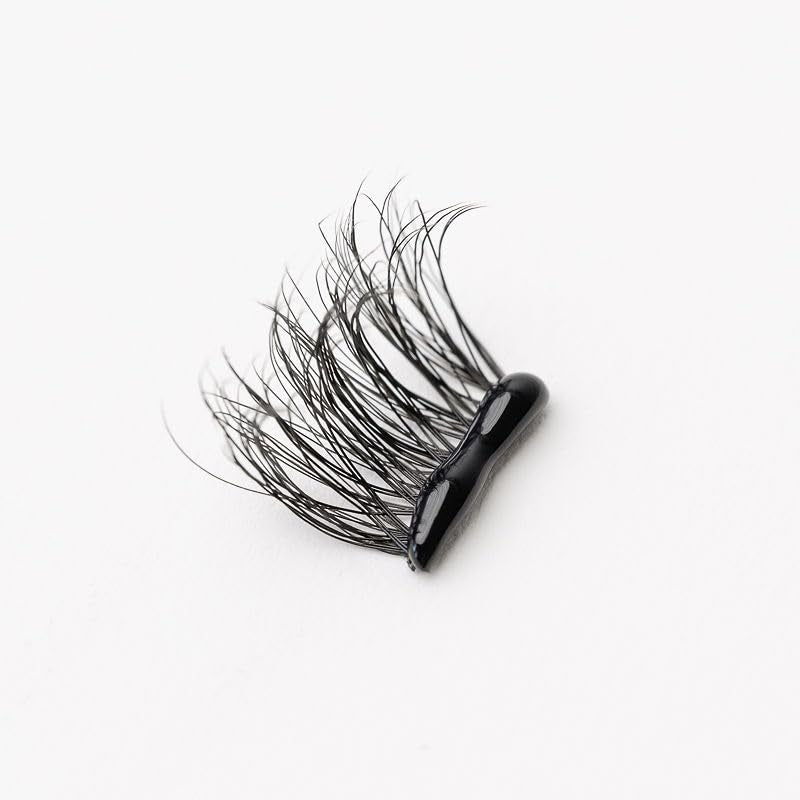 WINKCLIQUE eyelash adhesive applicator tip enables precise control for flawless application.