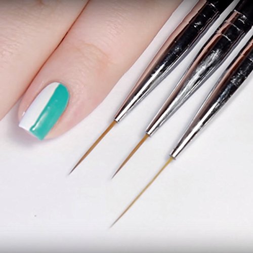 Winstonia Striping Brush set on nails demonstrates detailed design work.