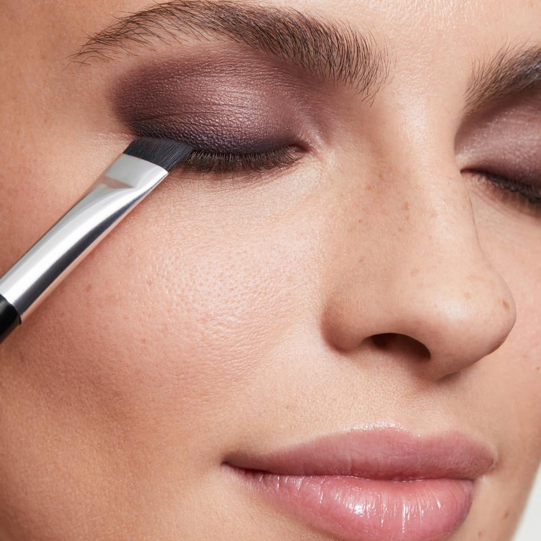 Woosh The Arc Brush blend flat-top end for seamless powder blending