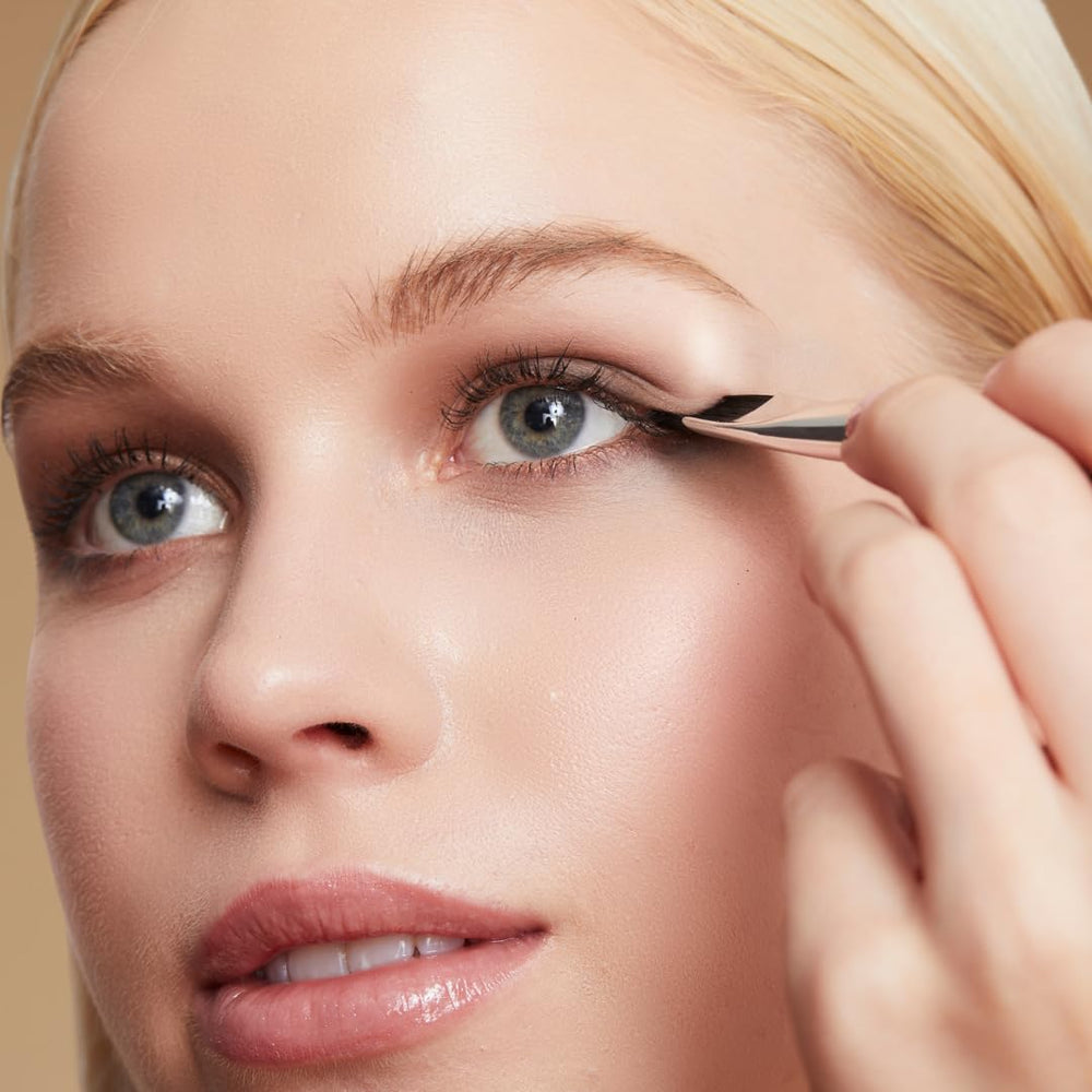Woosh The Arc Brush perfector large bulleted end for concealing imperfections