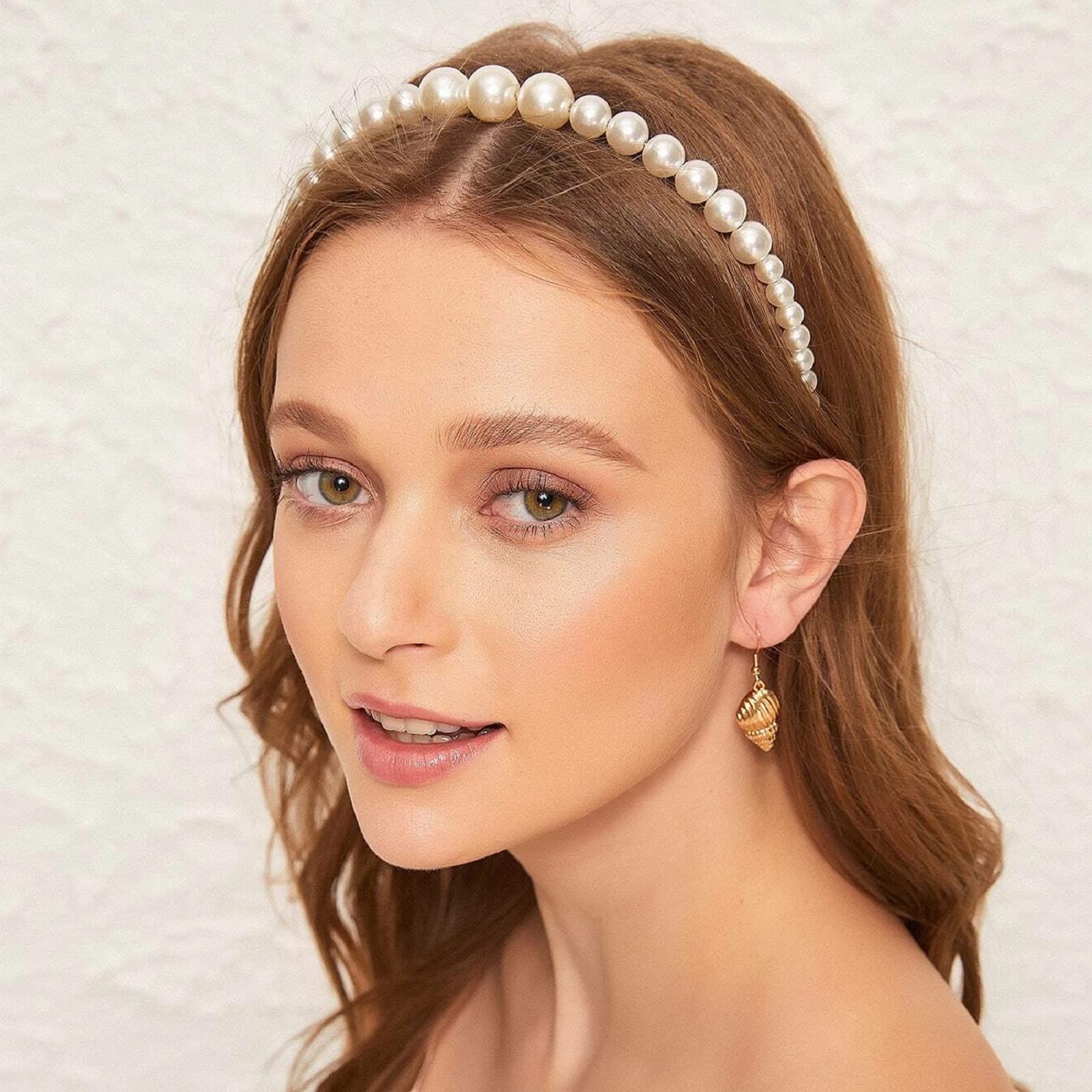 WOVOWOVO mesh chain headband delivers contemporary glam for parties.
