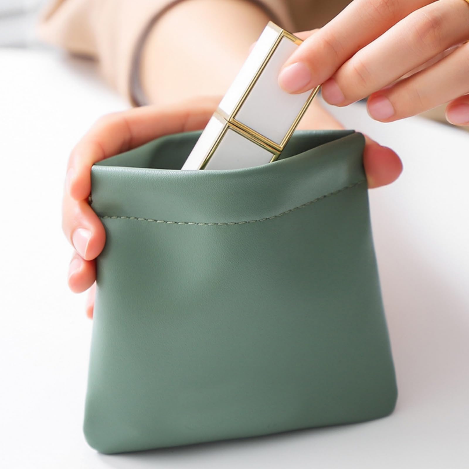 WRINGKIT easy-care case stays clean after daily use