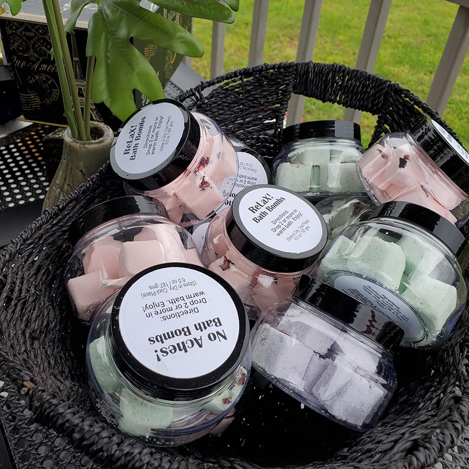 Yarlung multi-purpose jar ideal for creams, DIY mixes, and crafts.