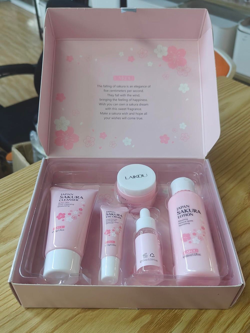 Yasovigi Sakura skincare-kit gift-packaging ideal for thoughtful present