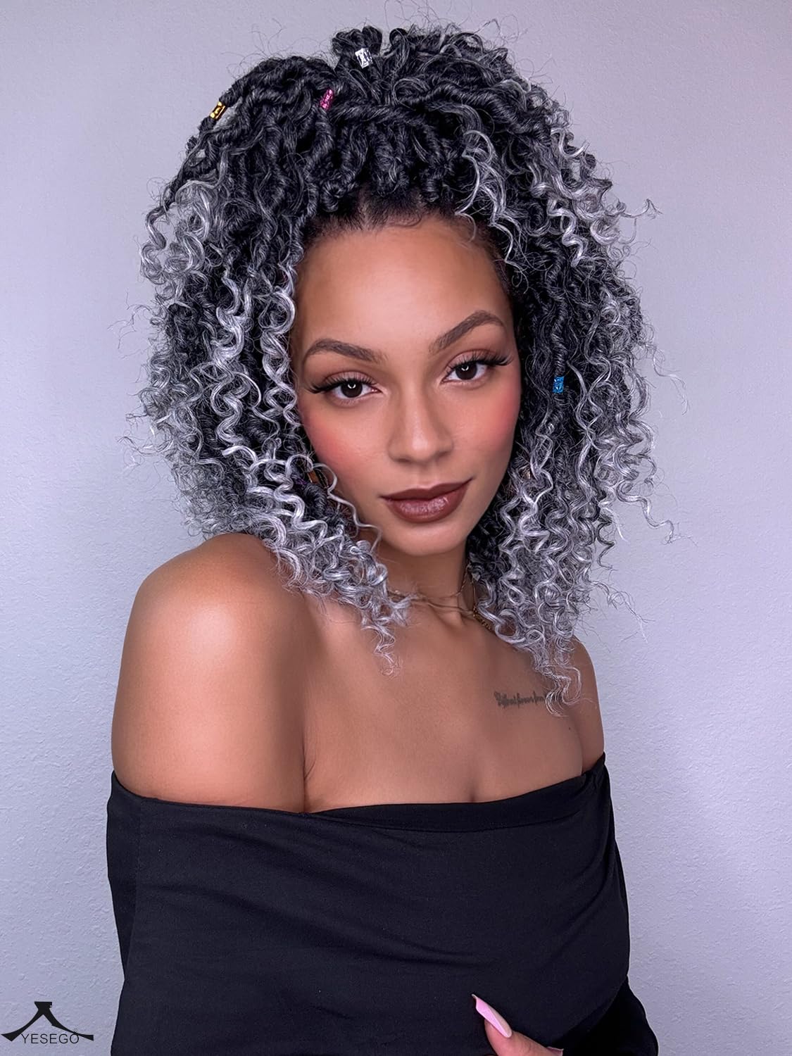 YESEGO synthetic fibers resemble real hair while staying lightweight and skin friendly.