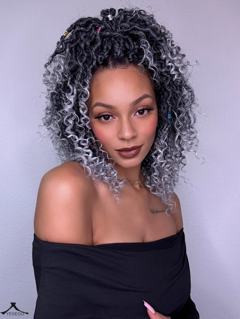 YESEGO synthetic fibers resemble real hair while staying lightweight and skin friendly.