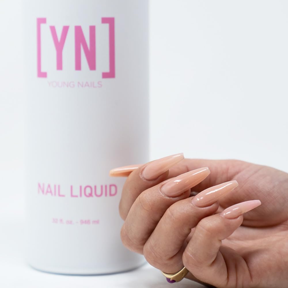 Young Nails self-leveling monomer for smooth acrylic application