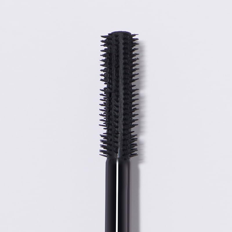 Younique Moodstruck Epic Twisted Mascara micro-brush defines and separates lashes precisely.