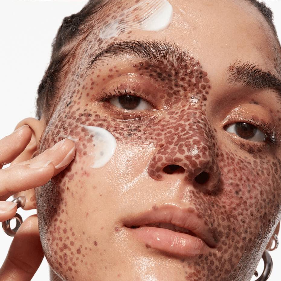 Youth To The People 121-Polypeptide Future Cream texture demonstrates smooth absorption for all skin types.