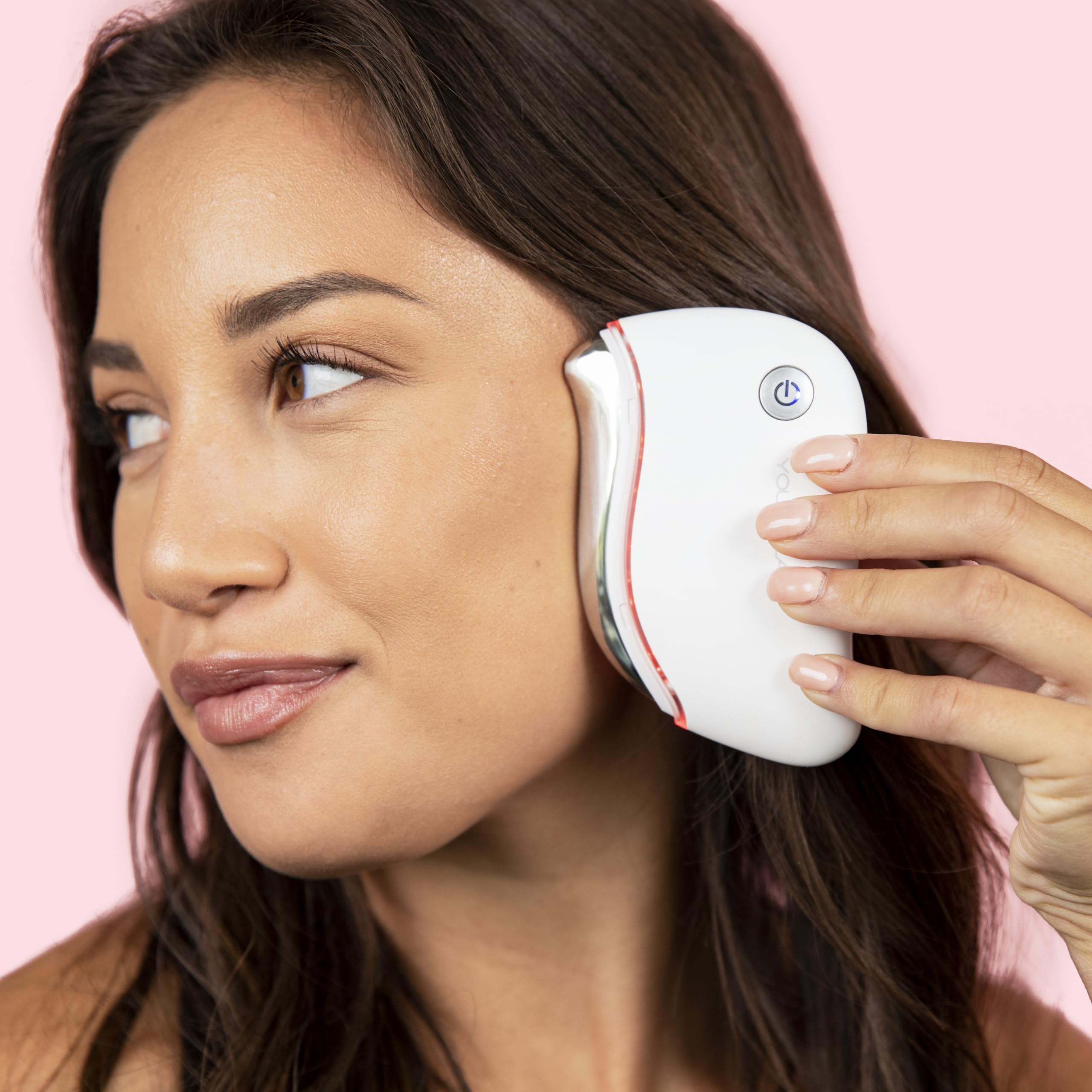 Suitable with serums and moisturizers during skincare sessions.