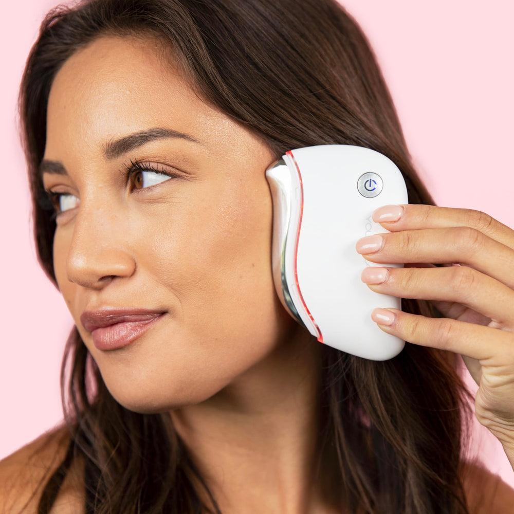 Suitable with serums and moisturizers during skincare sessions.