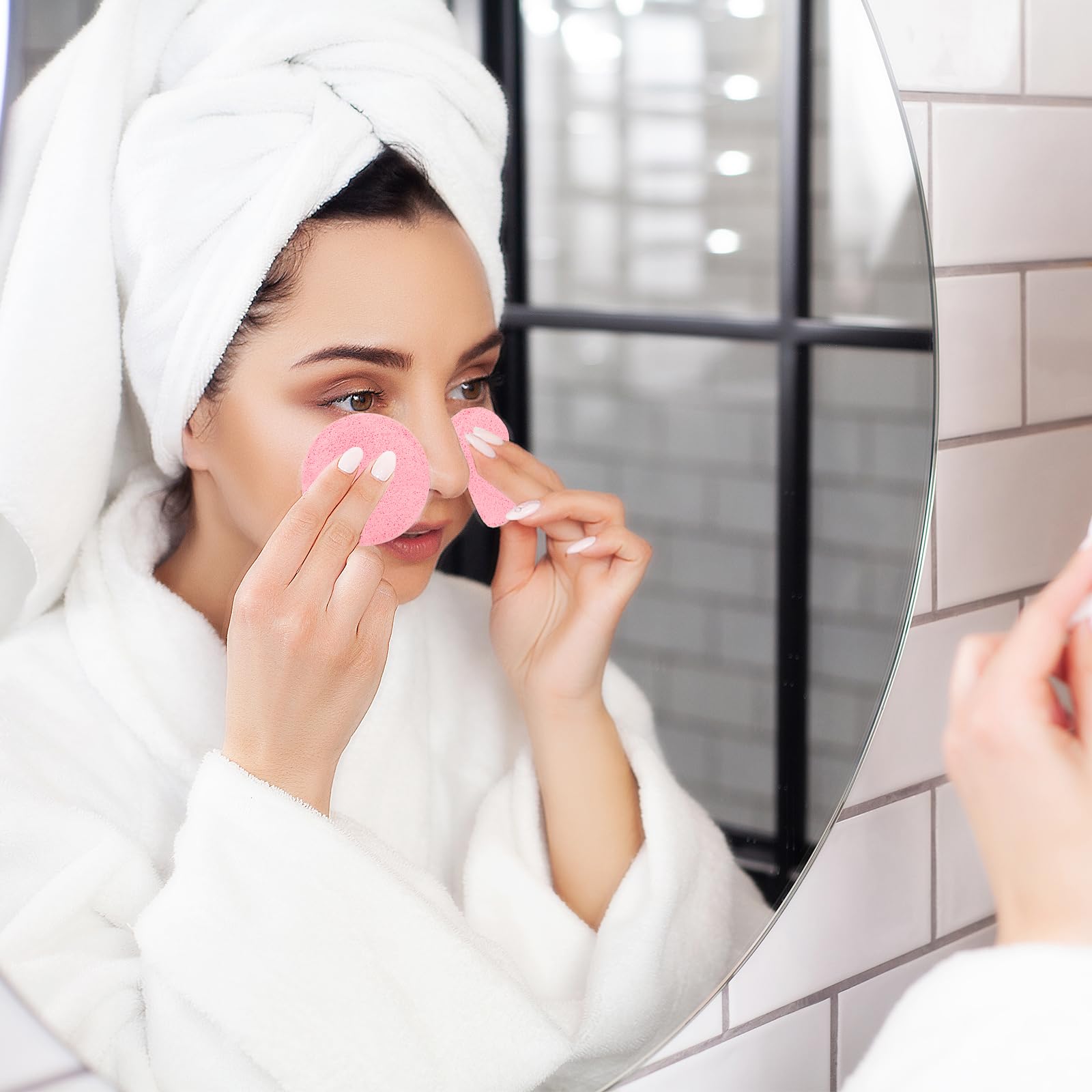 Ysanciuu makeup-removal sponge removes makeup and oil while cleansing pores.