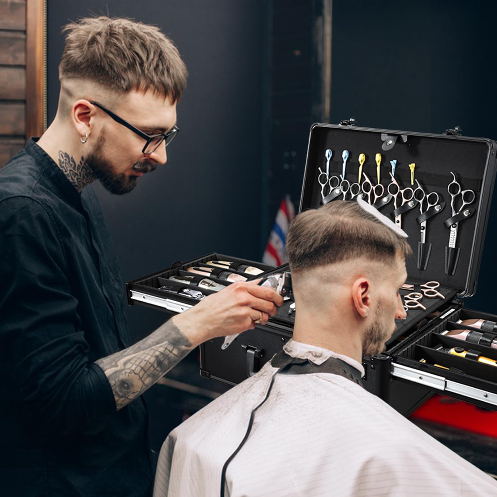Yueieoun barber case professional appearance maintains a sharp workstation