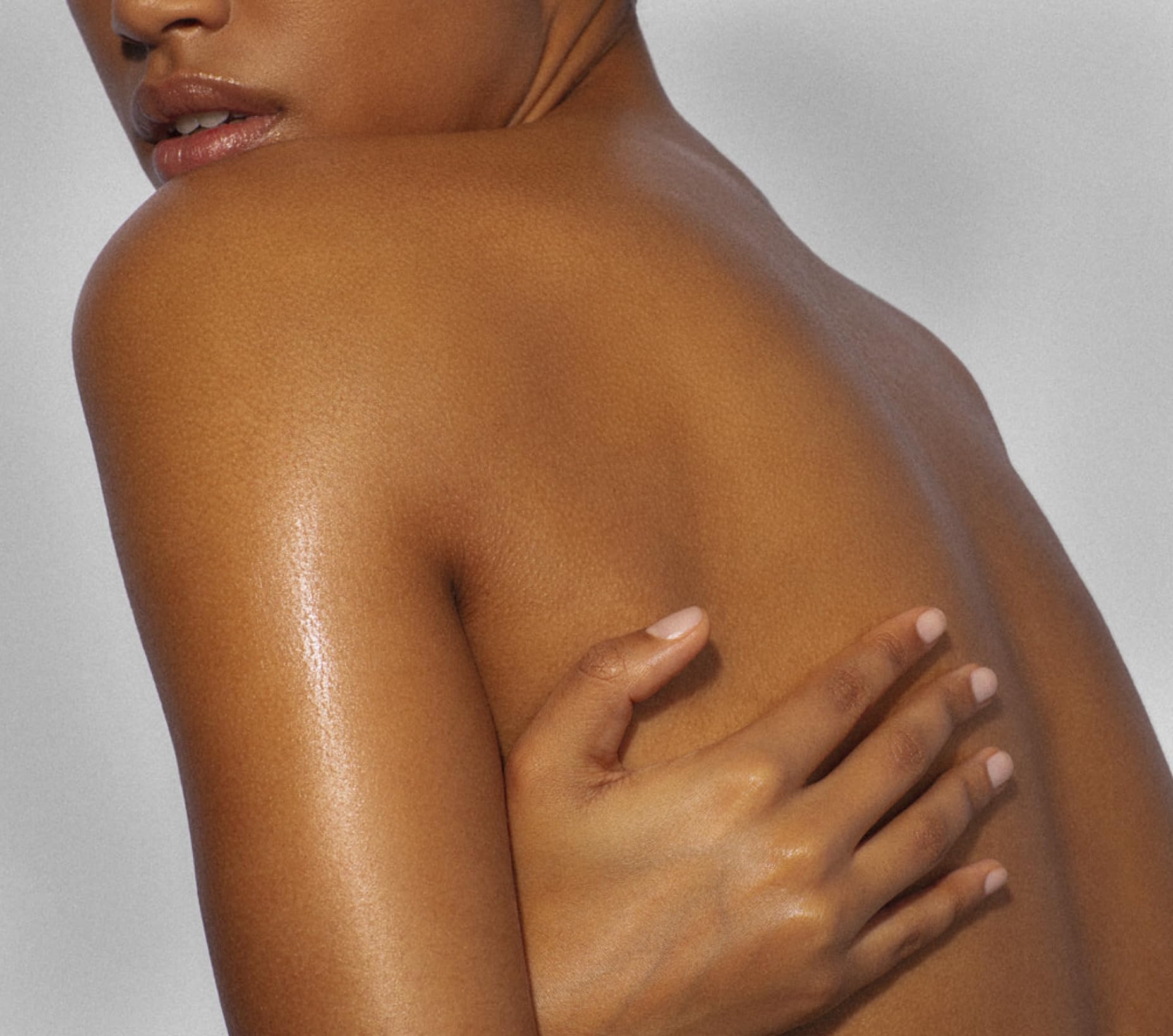 Yves Rocher Monoï de Tahiti oil—soothing nourishment for dry skin and comfort.