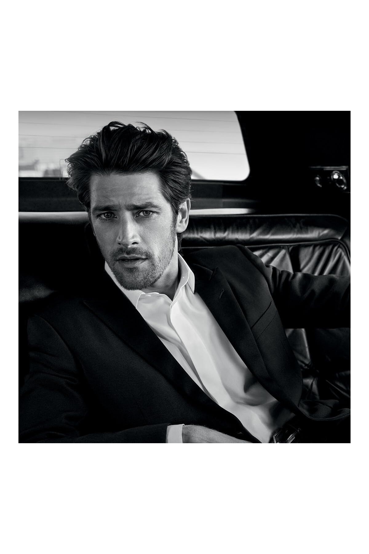 Yves Saint Laurent L'Homme EDT spray action enables easy application.