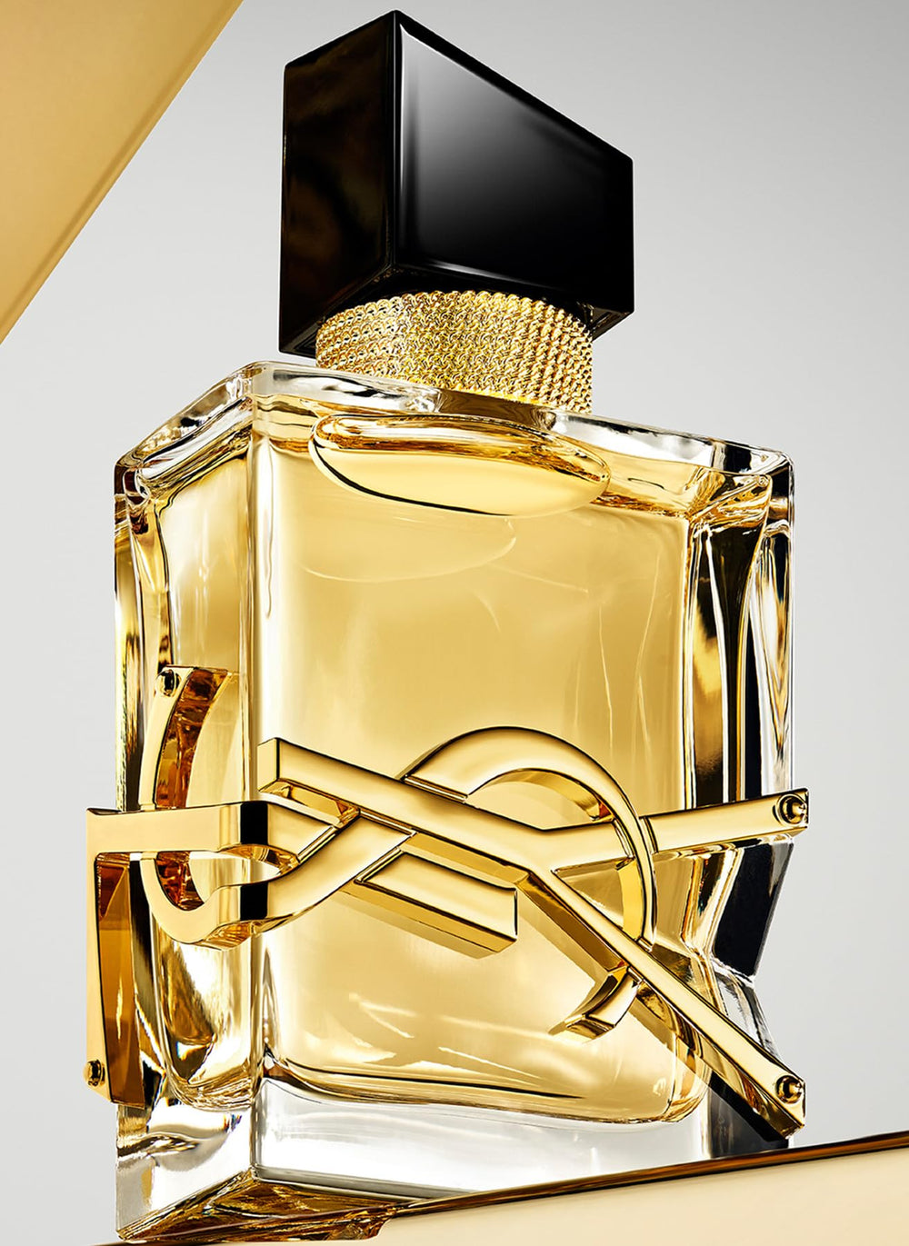YSL Libre atomizer mist close-up for precise application and aura
