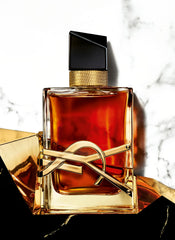 Libre Le Parfum cap close-up highlights luxury craftsmanship for evening elegance.