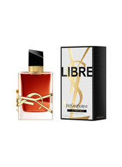Orange blossom and lavender bouquet close-up showing floral softness in Libre Le Parfum.